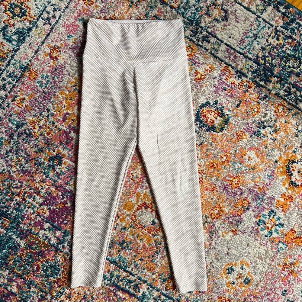 Onzie Cropped Criss Cross Leggings Pants